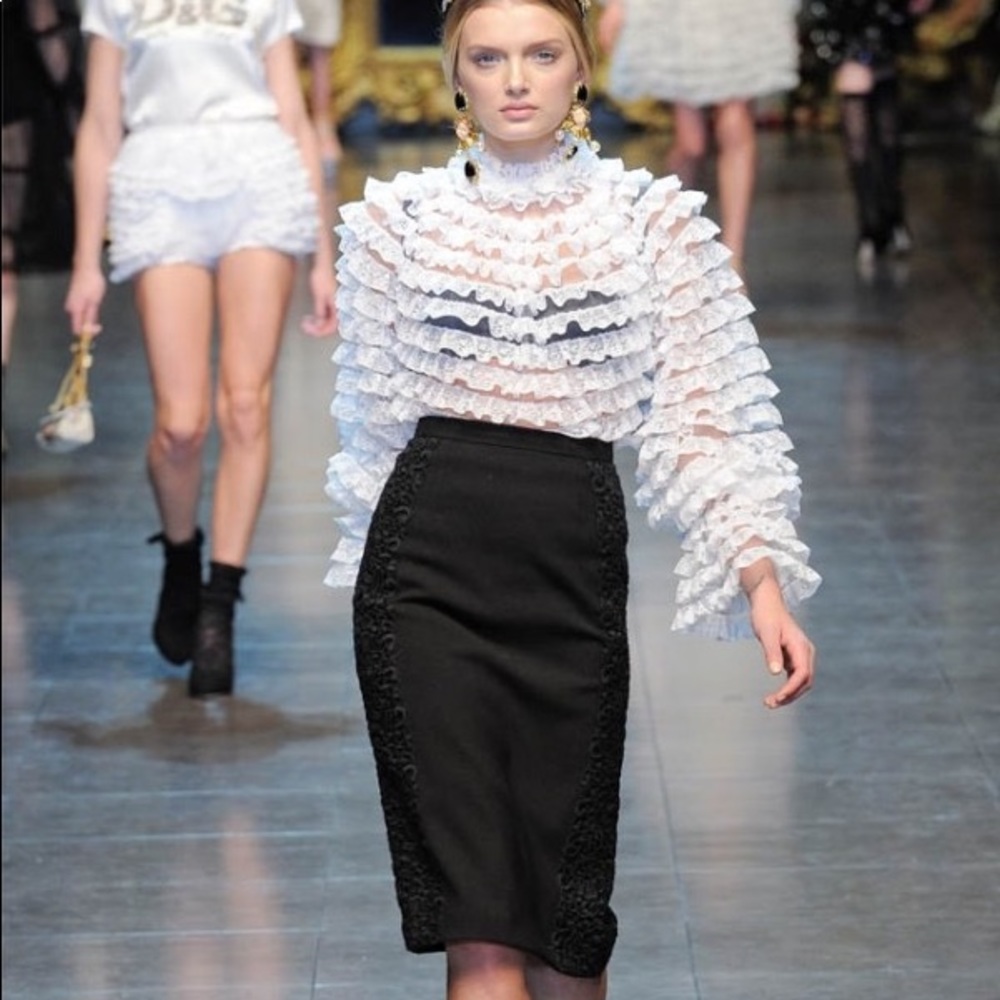Dolce & Gabbana black wool runway skirt! Size 42